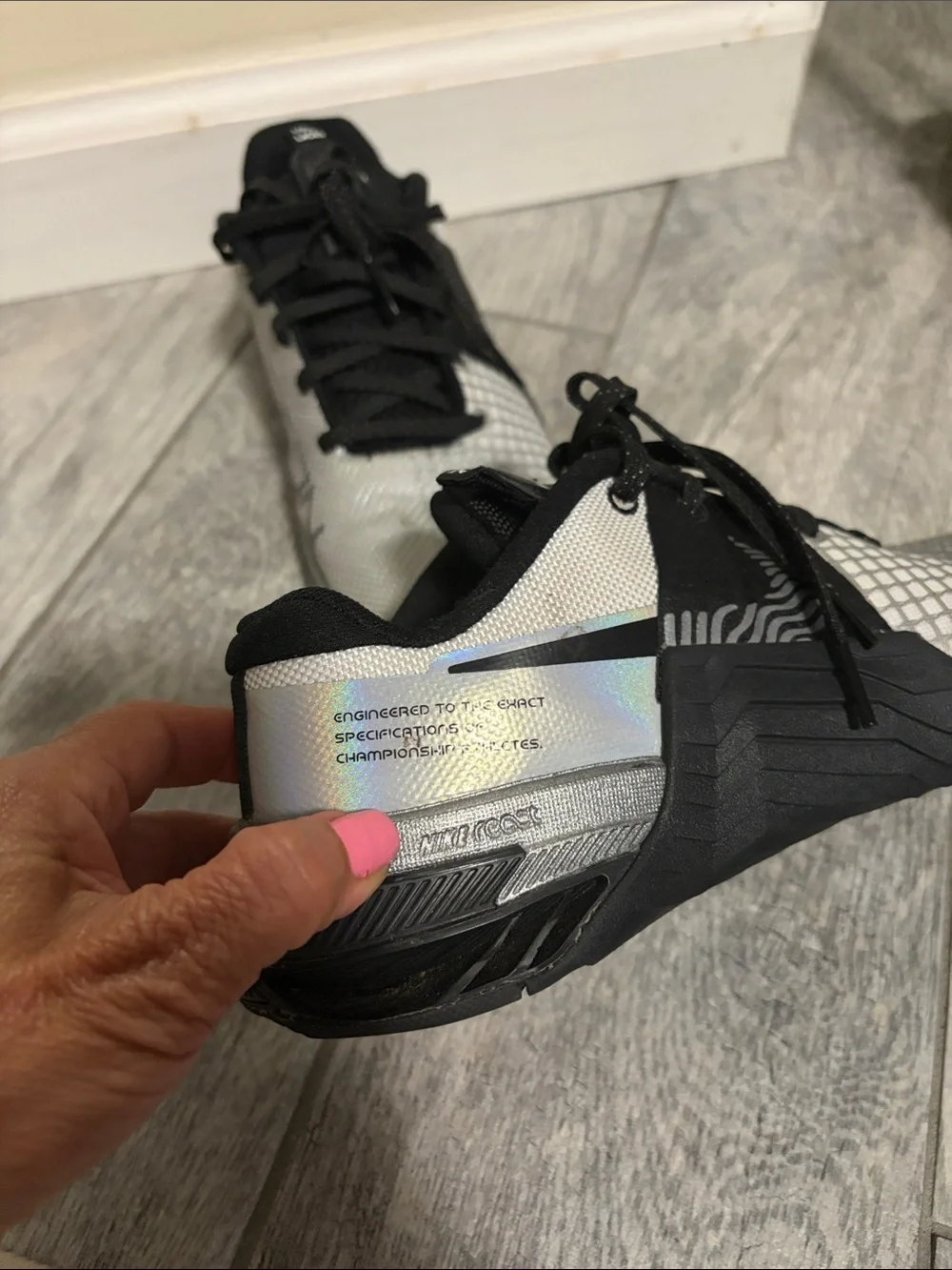 Nike Metcon 8 Premium 'White Black Iridescent' Women's DQ4681-100 US 7